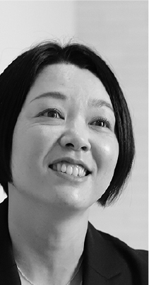 10年間悩まされ続けた両ひざのトラブルを克服　自家培養軟骨移植術スペシャル対談　福間 みちるさんのモノクロ画像