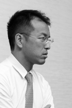 日本初、ひざ軟骨トラブルからプロ復帰！自家培養軟骨移植術スペシャル対談　星野 祐一先生のモノクロ画像