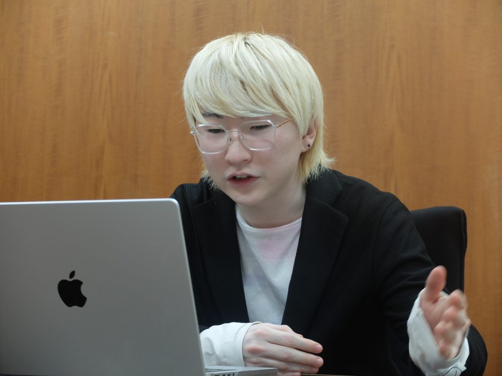 倉田氏 インタビューの様子