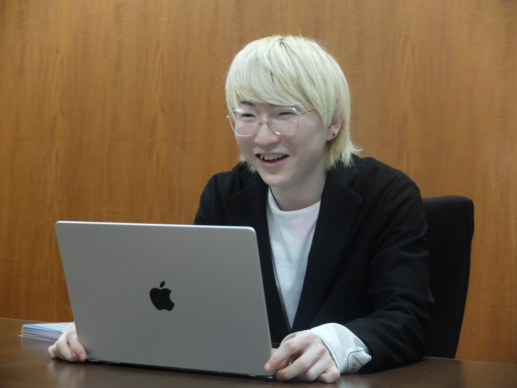 倉田氏 インタビューの様子